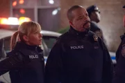 Als die Detectives Amanda Rollins (Kelli Giddish) und Odafin Tutuola (Ice-T) die anwesenden Prostituierten befragen, erfahren sie, dass offenbar deren Kollegin in das Auto des Amokläufers gestiegen ist...