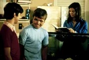 Mit seinem Freund Ben (l.) macht Tim (Clint Howard, Mi.) der Unterricht bei Mrs Lund (Linda Scruggs) gleich nochmal so viel Spaß.