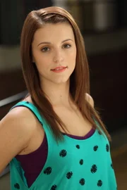 Chloe (Jennifer Pappas)