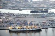 132 Millionen Tonnen Waren wurden im Jahr 2011 im Hamburger Hafen umgeschlagen.