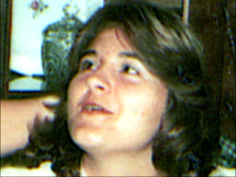 Schwarz auf weiss - Im Dezember 1976 wird die 16-jährige Carol Hutto (Foto) von ihrem Bruder Jerry tot in einem kleinen Teich gefunden. Sie wurde gewaltsam umgebracht..