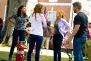 Julia (Rachelle LeFevre, 2.v.l.) traut Eva (Kylie Bunbury, l.) und Christine (Marg Helgenberger, 2.v.r.) nicht über den Weg und plötzlich ist auch Barbie (Mike Vogel, r.) nicht mehr der, den sie mal kannte ...