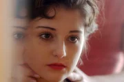 Nachdem die 14jährige Priscilla Elvis kennengelernt hat, führt sie ein Doppelleben. Tagsüber besucht sie die Schule, in der Nacht besucht sie Elvis.