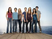 O.C., California "Die neue Schule". Im Bild: Melinda Clarke, Peter Gallagher, Kelly Rowan, Benjamin McKenzie, Mischa Barton, Rachel Bilson, Adam Brody.