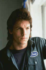 Peter Caine (Chris Potter)