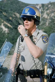 Officer Jon Baker (Larry Wilcox)