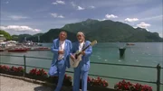 Einmalig im deutschen Fernsehen! Begleiten Sie Bernd und Karl-Heinz hinter die Bühne und in ihr Privatleben. So nah waren Sie den beiden Brüdern noch nie. Ganz neu und exklusiv bei uns!