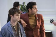 L-R: Craig (Daniel Radcliffe), Sanjay (Karan Soni)