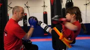Die 6-jährige Marie beim Kickboxtraining