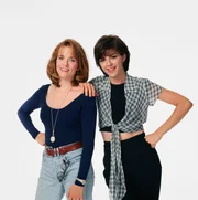Caroline in the City - Season 1 (1995) - Gallery -- Pictured: Lea Thompson as Caroline Duffy, Amy Pietz as Annie Viola Spadaro. Photo by NBCU Photo Bank/ABACAPRESS.COM