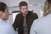 Das Team muss die schwere Entscheidung fällen, ob es Roman (Luke Mitchell) undercover zu einer gefährlichen Biker Gang schickt. Können die FBI-Agenten ihm wirklich trauen?