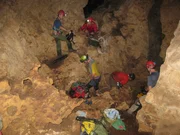 Forscher in der heiligen Maja-Höhle