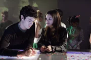 Adam Brody (Seth Cohen), Rachel Bilson (Summer Roberts).