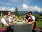 V.l.: Hans-Peter, Gastgeberin Silvia, Florian, Devid, Sonja