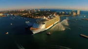 "Oasis of the Seas" beim Auslaufen in den Atlantischen Ozean.