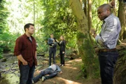 V.l.: Shawn Spencer (James Roday), Carlton Lassiter (Timothy Omundson), Juliet (Maggie Lawson), Gus Guster (Dulé Hill)