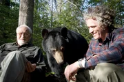 Lynn Rogers (l.) und Gordon Buchanan mit Lily