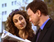 Eine Zeitung bringt die Detectives Mac Taylor (Gary Sinise) und Stella Bonasera (Melina Kanakaredes) auf die richtige Spur.