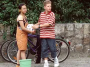 Kiki (Thuy-Anh Cao) und Tobias (Tim Küchler).