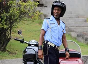 Allzeit bereit:Danny John-Jules als Officer Dwayne Myers (Copyright SRF/Red Planet Productions)