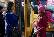 Zwei Konkurrentinnen treffen aufeinander: Marci Coates (Amanda Brugel, l.) und Alison Hendrix (Tatiana Maslany, r.).