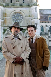 Larosière (Antoine Dulery) und Lampion (Marius Colucci, r)