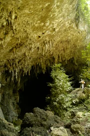 Der riesige Eingang der heiligen Maja-Höhle