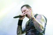 WDR Fernsehen ROCKPALAST: ROCK HARD FESTIVAL 2015, "Aufzeichnung vom 22. - 24.05.2015 aus dem Amphitheater, Gelsenkirchen", am Sonntag (05.07.15) um 00:15 Uhr.
Ricky Warwick - vocals, guitar, Gruppe "Black Star Riders"