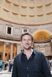 Der britische Geschichtswissenschaftler Dr. Michael Scott im Pantheon.