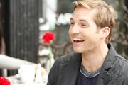 Lernt die überaus attraktive Kat kennen und verleibt sich in sie: Ben (Ryan Hansen) ...