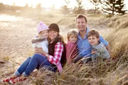 Im Bild: Regisseurin Taryn Brumfitt mit ihrem Ehemann und Executive Producer Mathew Brumfitt sowie ihren Kindern Mikaela, Cruz und Oliver in Adelaide.
