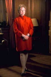 Nora Lewin (Dianne Wiest)