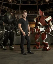 Ziel der "Robot Combat League" ist es, den Roboter des gegnerischen Teams so spektakulär wie möglich zu zerstören. Er präsentiert den Kampf der Roboter: Chris Jericho ...