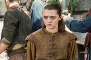 Arya (Maisie Williams)