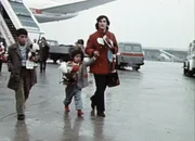 Erste chilenische Flüchtlinge am Flughafen Genf, November 1973