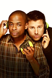 7. Staffel: Burton "Gus" Guster (Dulé Hill), Shawn Spencer (James Roday, r.)