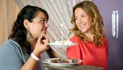 Meral (Sara Fazilat, links) und Rosa (Alexandra Neldel).