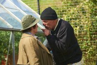 Vera Stanhope (Brenda Blethyn, l.); Bill Telling (George Costigan, r.) Vera Stanhope (Brenda Blethyn, l.); Bill Telling (George Costigan, r.)