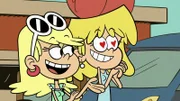 L-R: Leni und Lori Loud