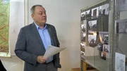 Profiler Harbort an der Ermittlungswand