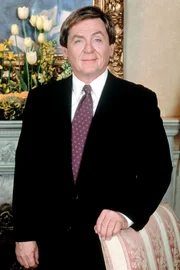 Butler Niles (Daniel Davis)