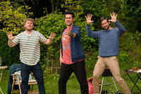 Auch die "Jungs" lassen die alten Schulzeiten wieder aufleben: (v.l.n.r.) Jochen (Axel Stein), Piet (Rick Kavanian) und Christian (Tom Beck) ... Auch die "Jungs" lassen die alten Schulzeiten wieder aufleben: (v.l.n.r.) Jochen (Axel Stein), Piet (Rick Kavanian) und Christian (Tom Beck) ...