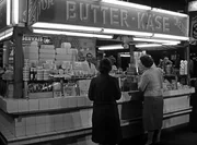Stöbern in alten Beiträgen? Regionales, Kurioses und Zeitgeist aus den 50er und 60er Jahren. Ein spannender Blick ins Fernseharchiv im rbb Fernsehen und in der ARD Mediathek. - Butterpreise in Berlin steigen.