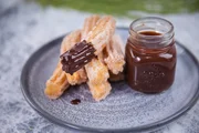 Churros mit Espresso-Schokoladensoße