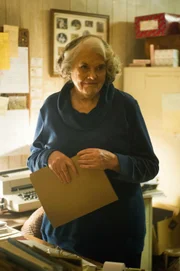 Mit ihrer inneren Ruhe und Gelassenheit stellt die Buchhalterin Betty (Lois Smith) Elizabeth vor eine Gewissensprüfung ...