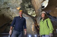 Tobi mit Annika Wiegand in Kubacher Kristallhöhle. Tobi mit Annika Wiegand in Kubacher Kristallhöhle.