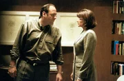 L-R: Tony Soprano (James Gandolfini) and Dr. Jennifer Melfi (Lorraine Bracco)