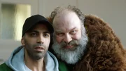 Ben (Benaissa Lamroubal) und sein Migrationshintergrund (Waldemar Kobus).