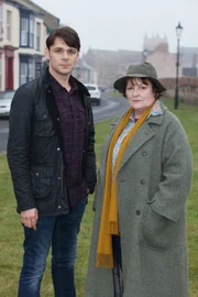 Aiden Healy (Kenny Doughty, l.); Vera Stanhope (Brenda Blethyn, r.)