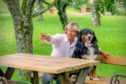 Hansi Hinterseer mit Berner Sennenhund Ustin.